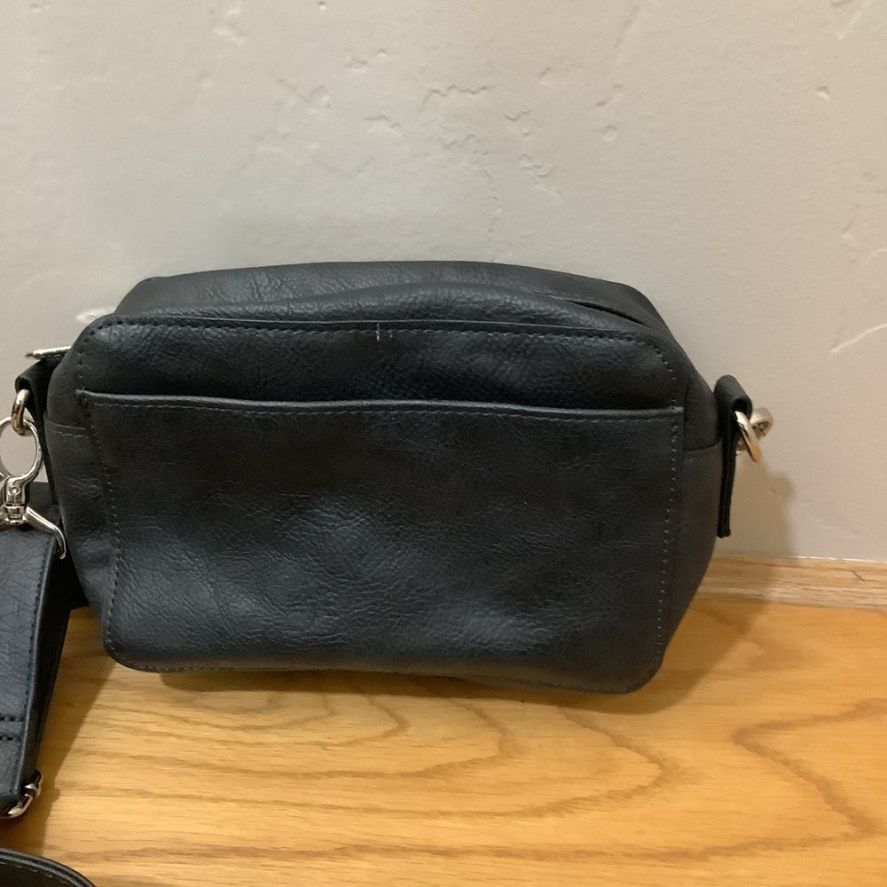 Thirty-One Boutique Crossbody in Smooth Black Pebble - NWOT